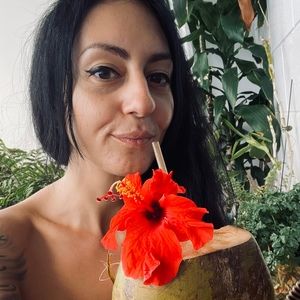 Meet your Posher, Sky